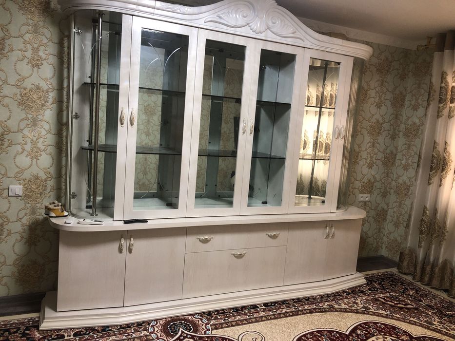 мебел горка янги