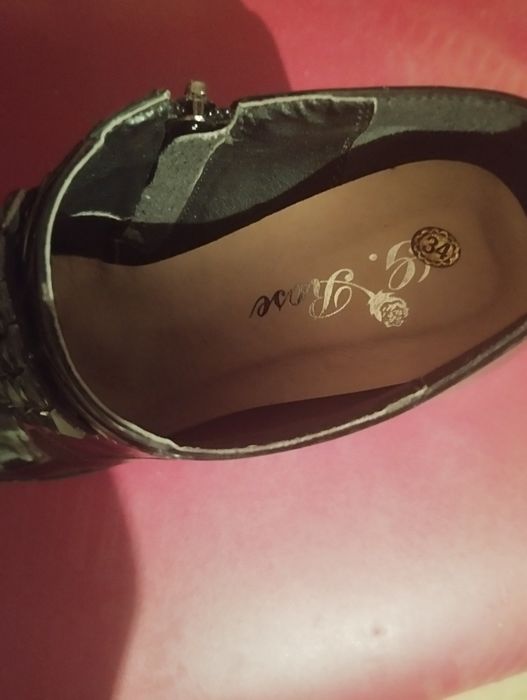 Продам женские туфли