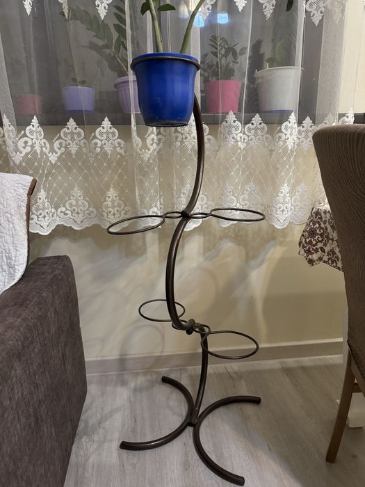 Продам подставку для цветов