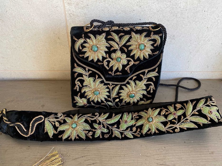 set geanta si curea, broderie manuala si pietre semipretioase