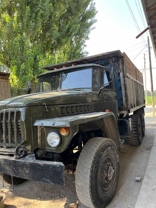 Ural 5557 samosval sotiladi