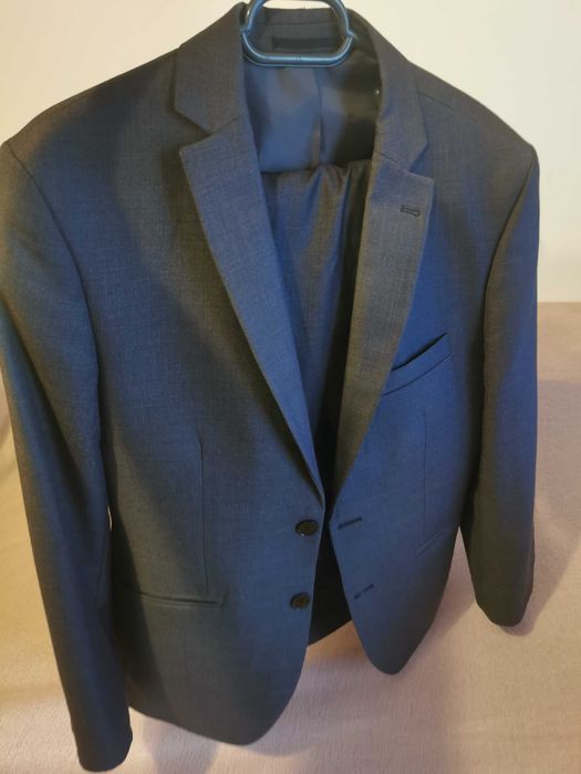 Costum ginere purtat o singura data