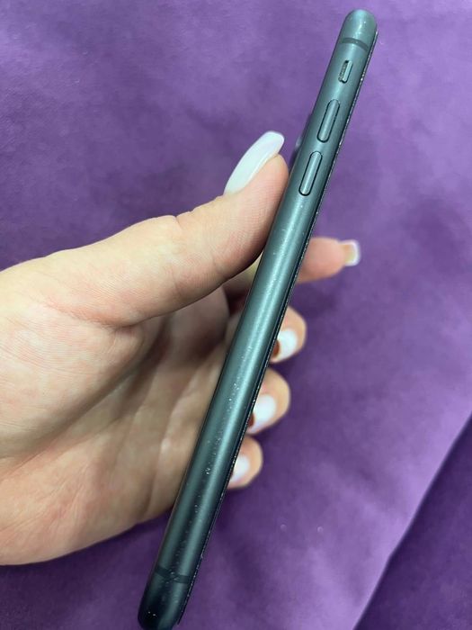 Продам Айфон 11.