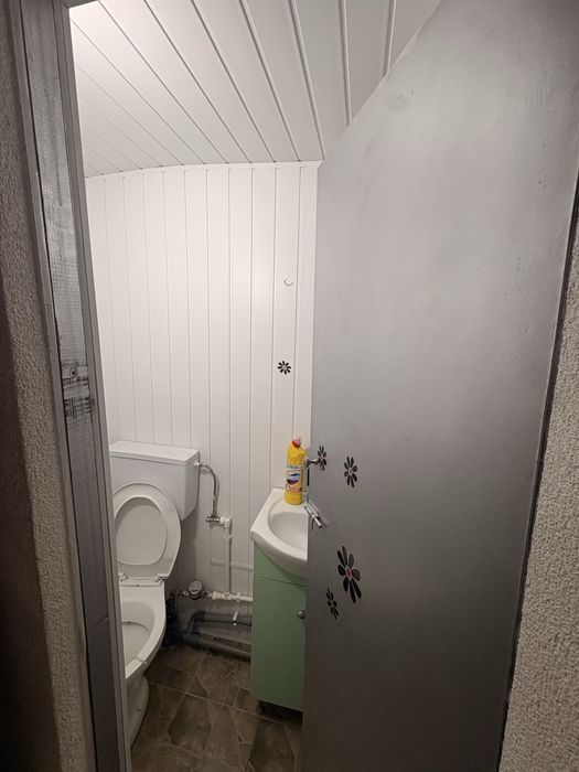 Vand (24000€) sau inchiriez spatiu comercial complet amenajat pentru frizerie