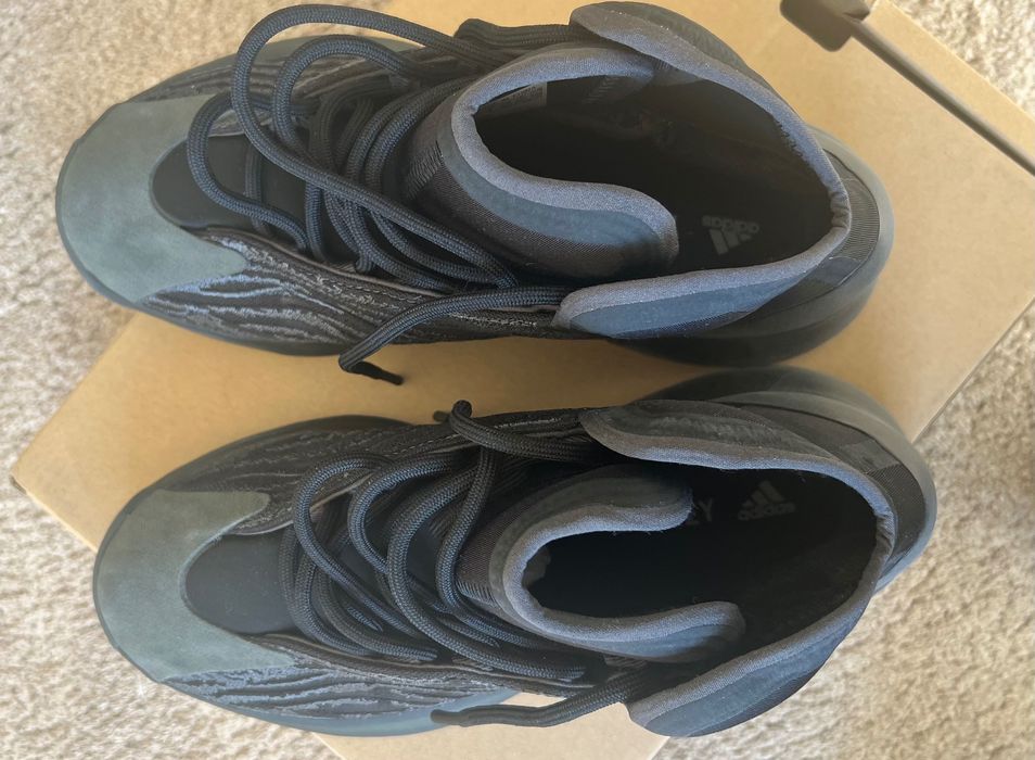 Yeezy QNTM Onyx - Adidas