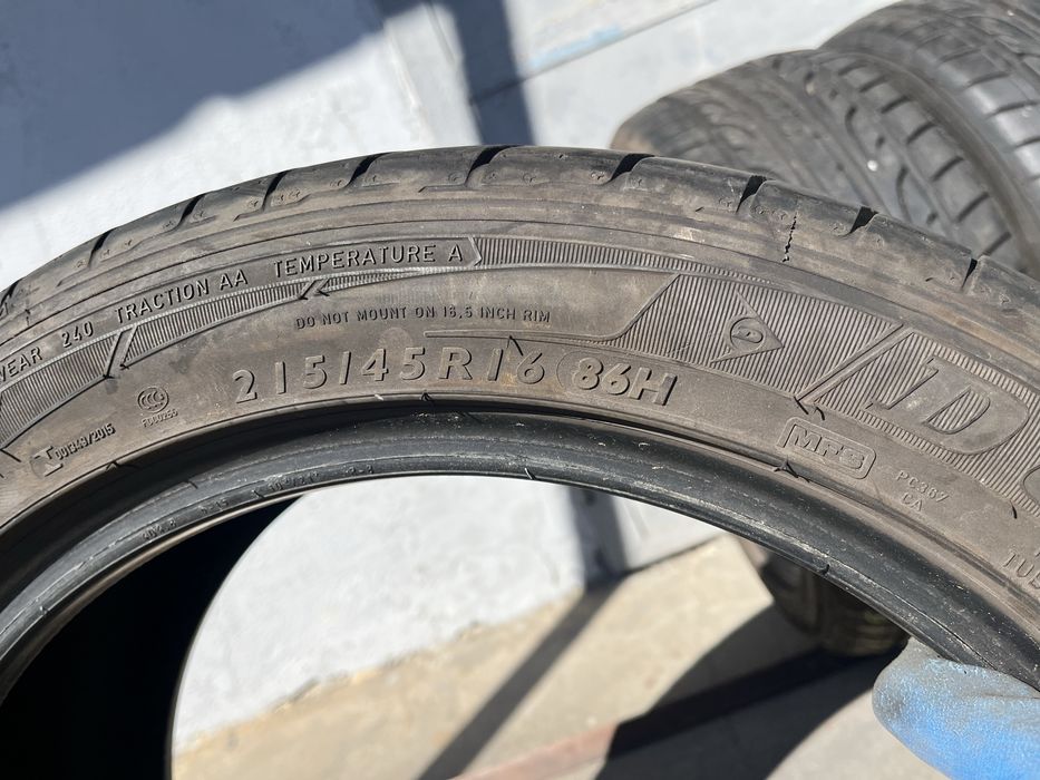 4 бр. летни гуми 215/45/16 Dunlop 6,5-7 mm DOT 2815