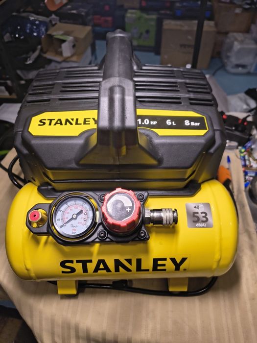Компресор Stanley SILTEK DST 100/8/6, 1 к.с., 230 V, 2 цилиндъра, 6 л