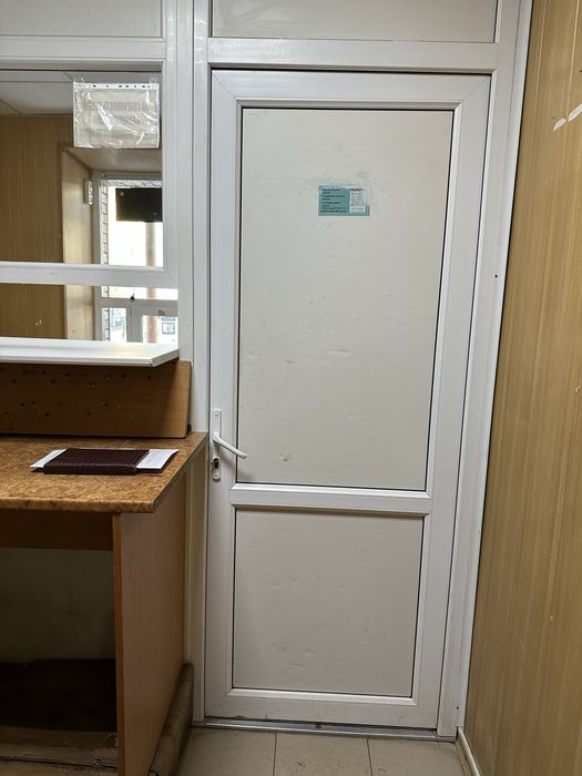 Перегородка пластиковая , дверь