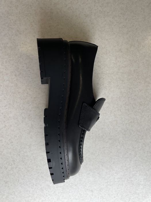 Продам лоферы новые