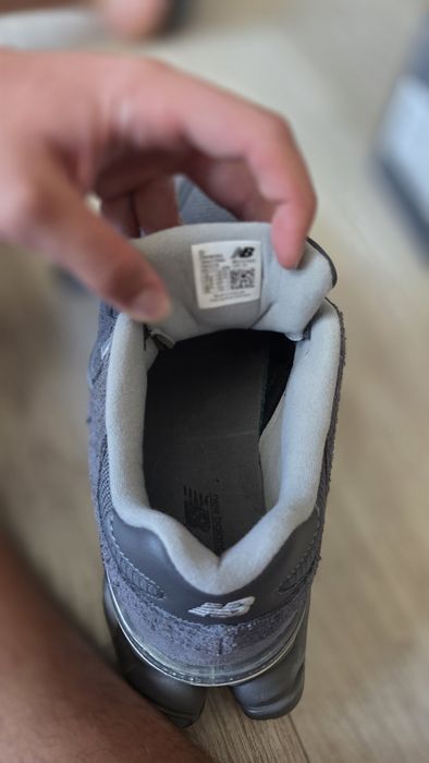Продавам:new balance 9060