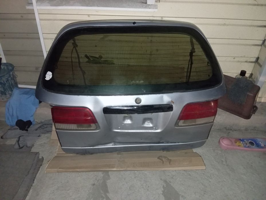 Продам дверь багажника