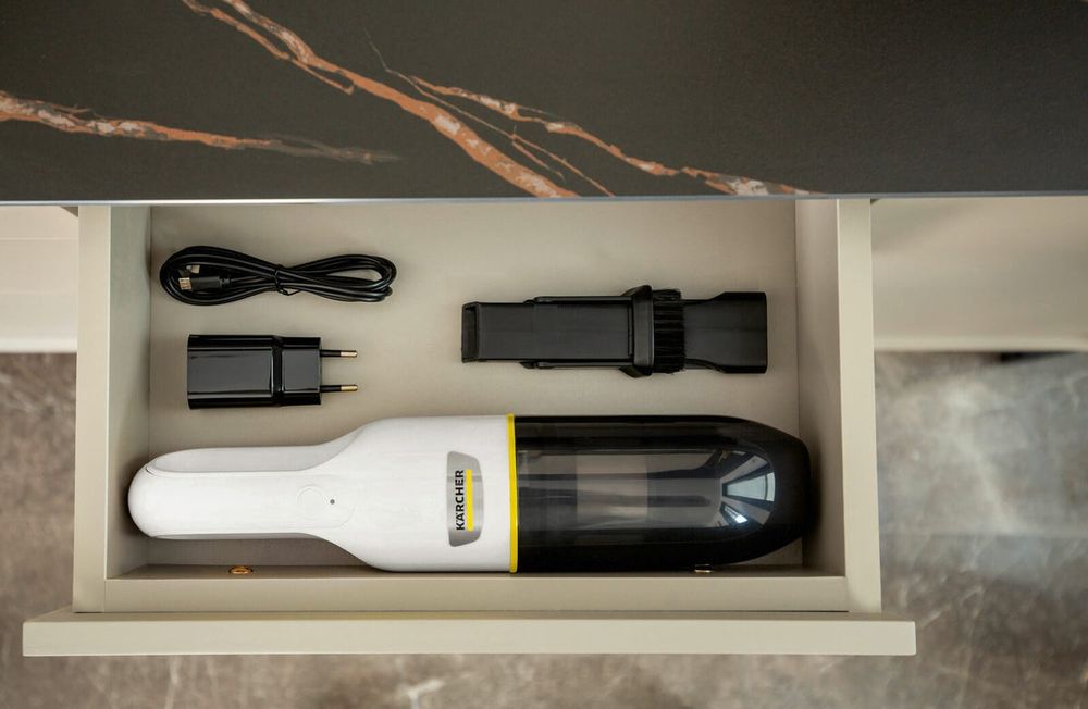 Аккумуляторный ручной пылесос karcher CVH 3 Plus