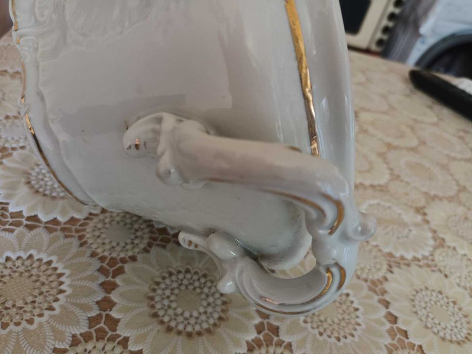 Стар порцеланов супник