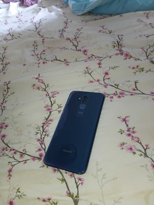 Продам Huawei телефон