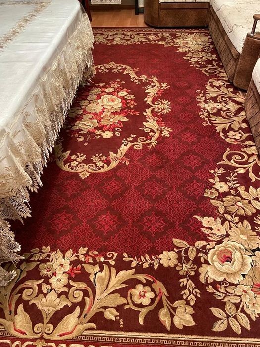 Продам ковер б/у 2 года