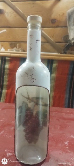 Стъклена бутилка с декупаж