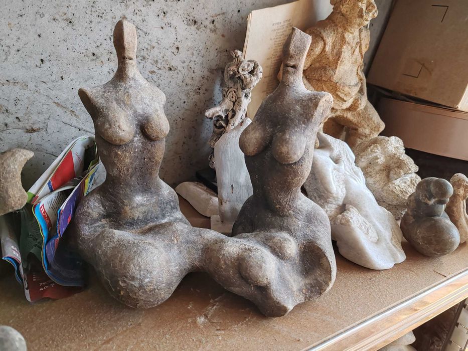 Скулптури малки пластики и графики