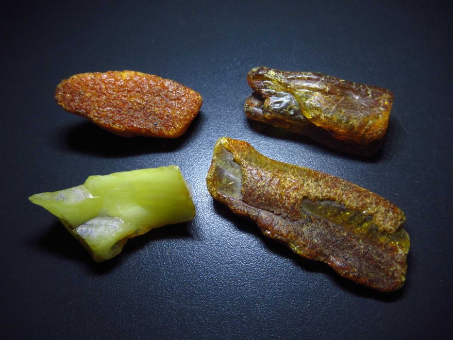 Естествени Танзанити,Кианити,Аквамарини.Нефрити,Кехлибар,Тигрово око