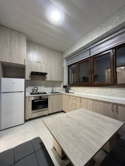 Гунча версал новостройка 4/9/9 87кв.м еаро ремонт с мебелью и техникой