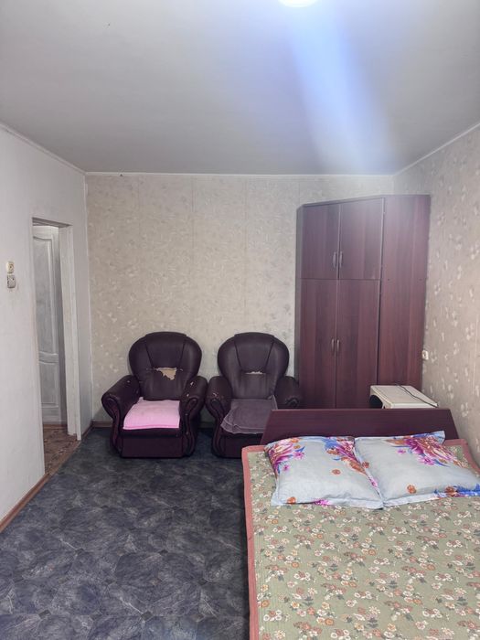 Продам 1 км кв. На 2 этаже