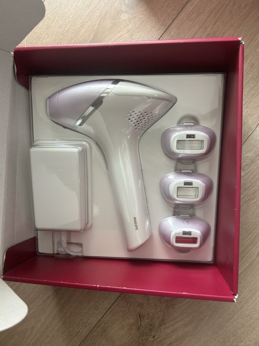 Фотоепилатор Philips BRI947