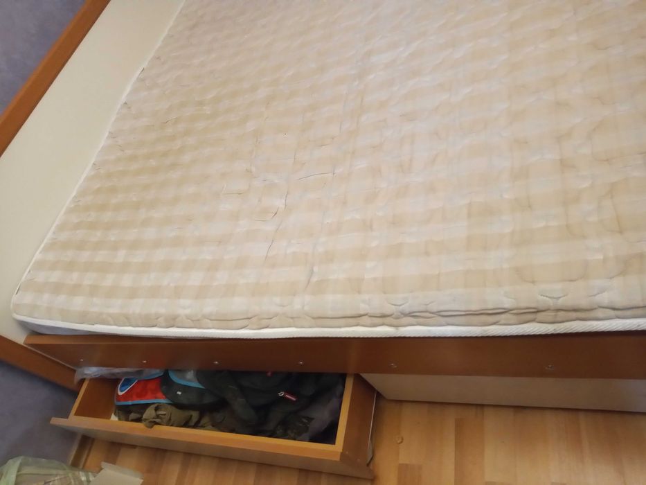 Продавам запазено легло спалня