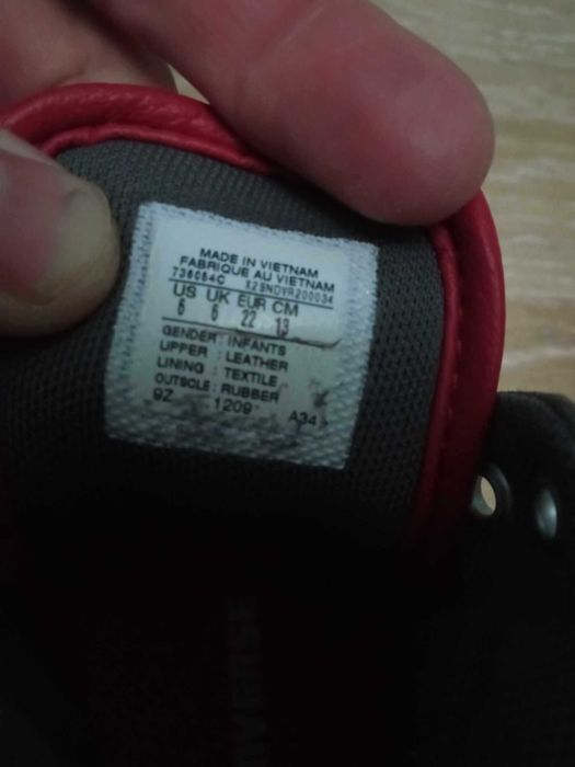 Детски боти Converse и Quechua + момчешка блуза Spiderman- като нови