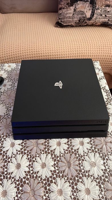 Продавам Play Station 4 pro 1TB
