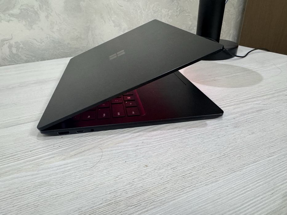 Microsoft Surface Laptop