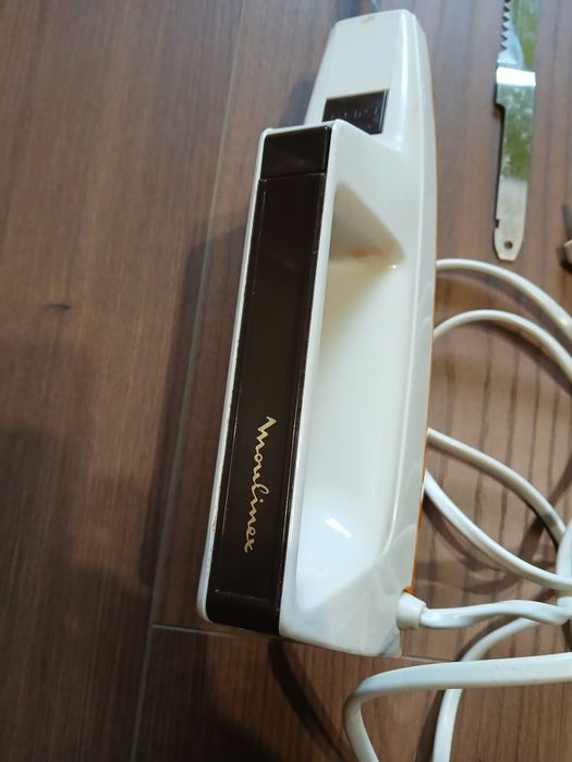 Електрически нож със два ножа