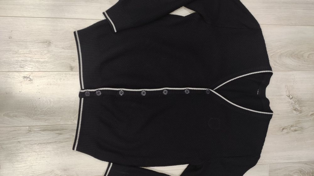 Джемперы школьные темно синие , размеры 44 и 46.