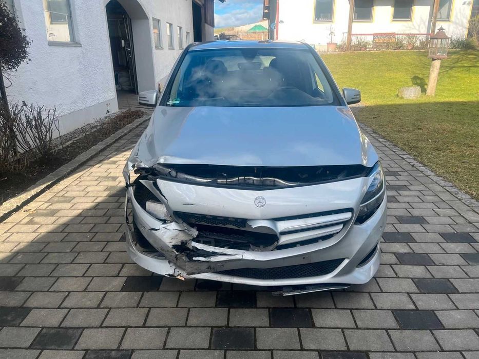 На части! Mercedes B180 2016 W246 FACELIFT