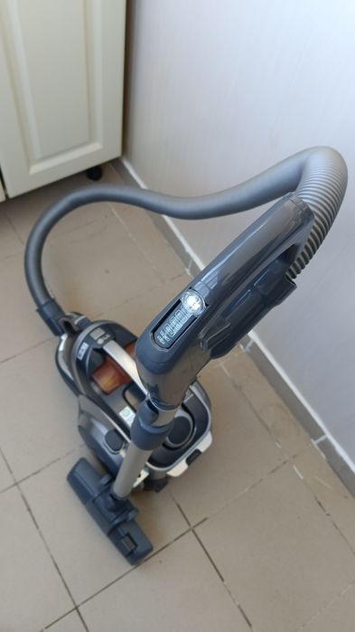 Пылесос LG Kompressor 2000w
