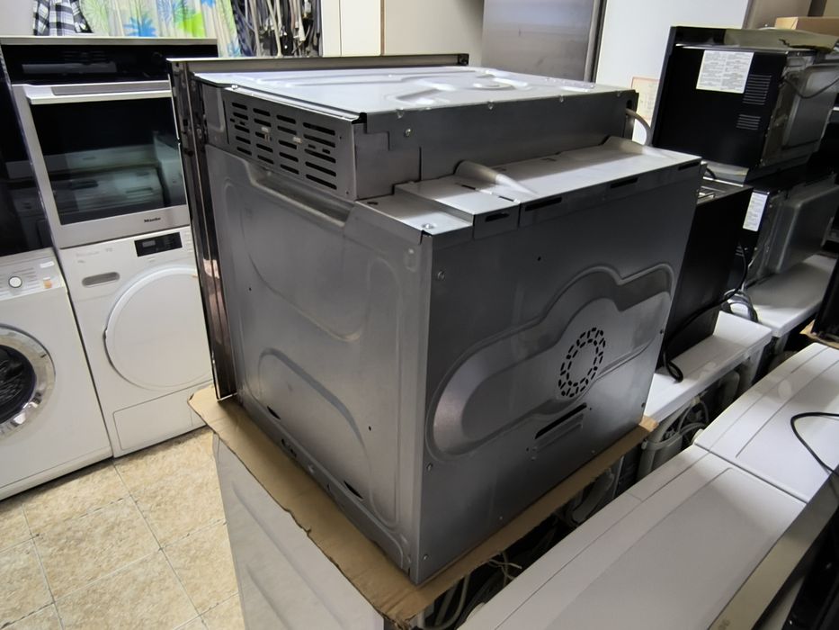 Фурна Miele H6260BP - пиролиза с функция пара.