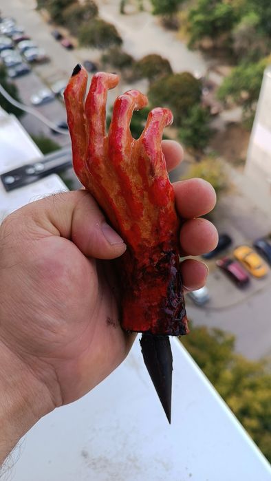 Хелоуин зомби ръка