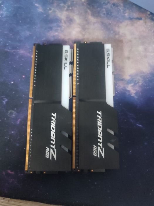 Kit 16GB (2x8GB) DDR4 G.Skill Trident Z RGB 3866MHz CL18 - High Perfor