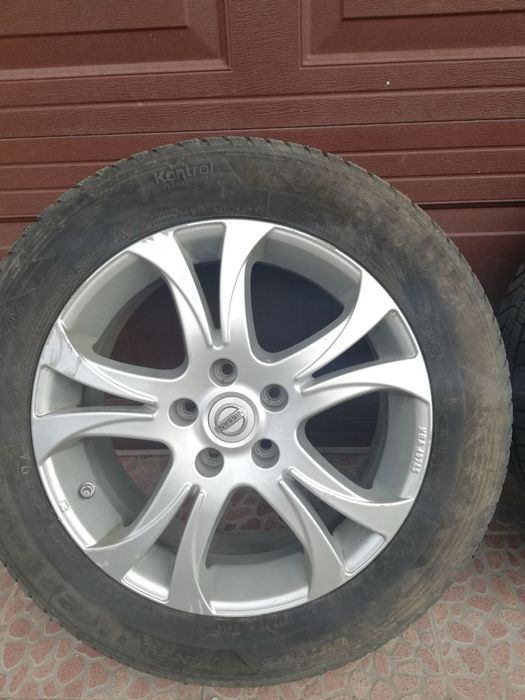 Джанти за Нисан Xtrail 2018г едната има лека драскотина