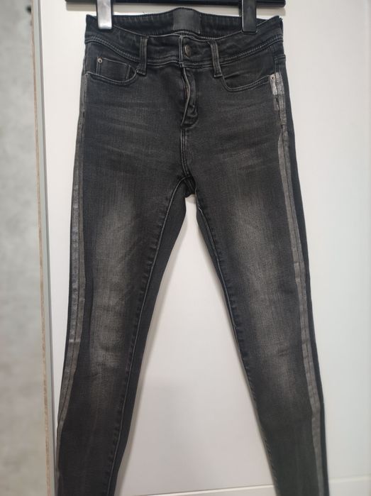 Дамски дънки на символични цени