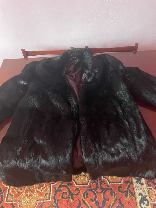 Haină de blană naturală din nurcă – nouă, neagră, elegantă