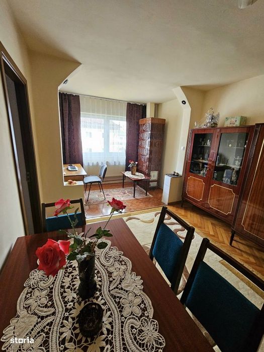 Apartament 4 camere,2 bai ,balcon ,Centru Beclean