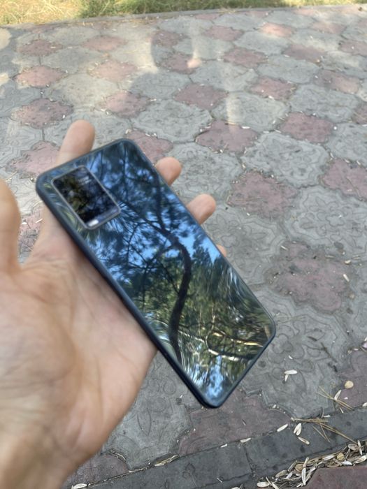 Vivo y33s.