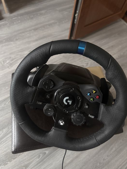 Volan Logitech G923 + pedale – stare foarte bună