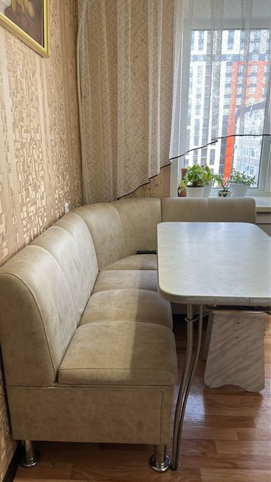 Продам угловой диван на кухню