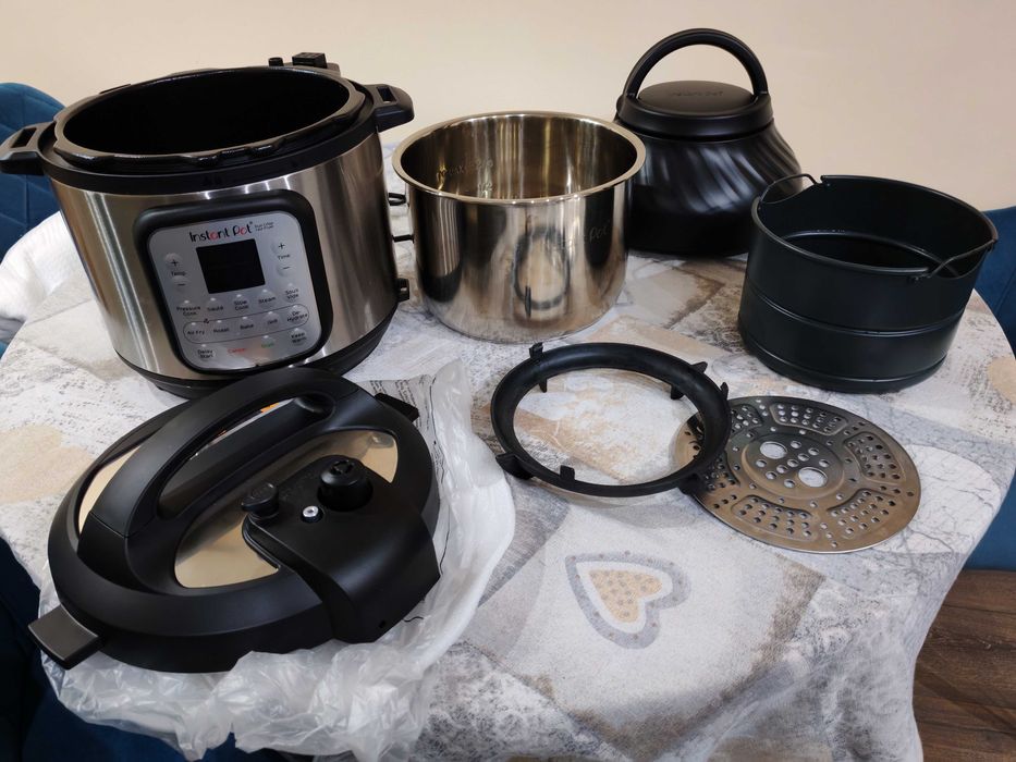 Instant Pot duo crisp and air fryer. Има още 18 мес. Гаранци 5.7литрая
