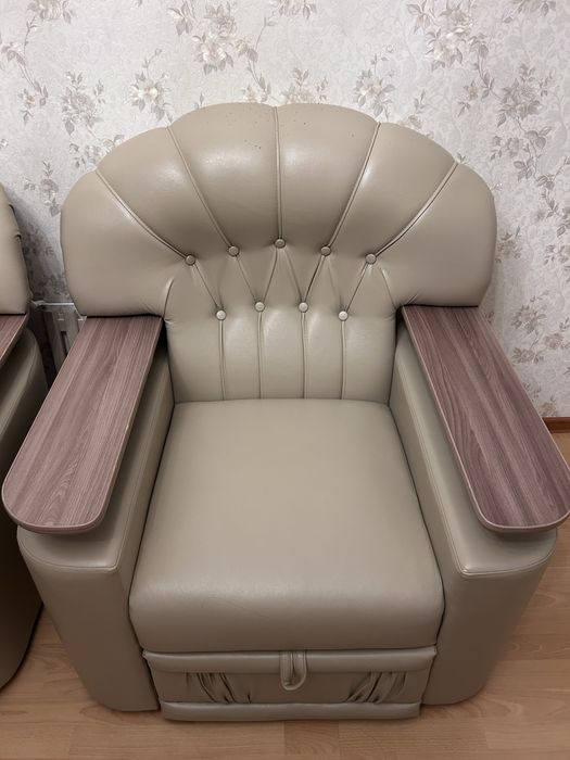 Гостевой диван в среднем состоянии