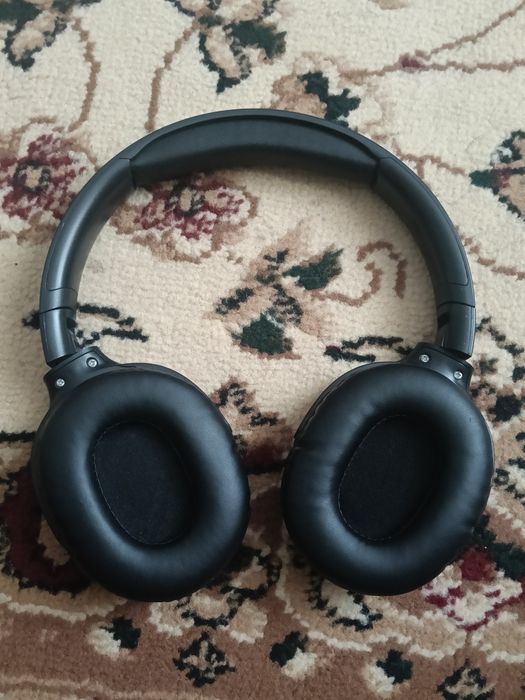Продам наушники черные