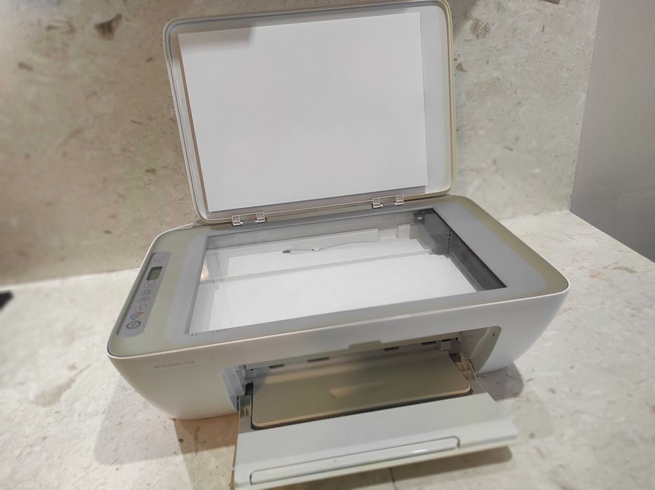 Принтер HP Deskjet e2720 три в едно!!!