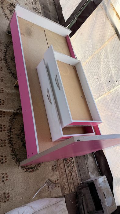 Продам кровать без матраса.