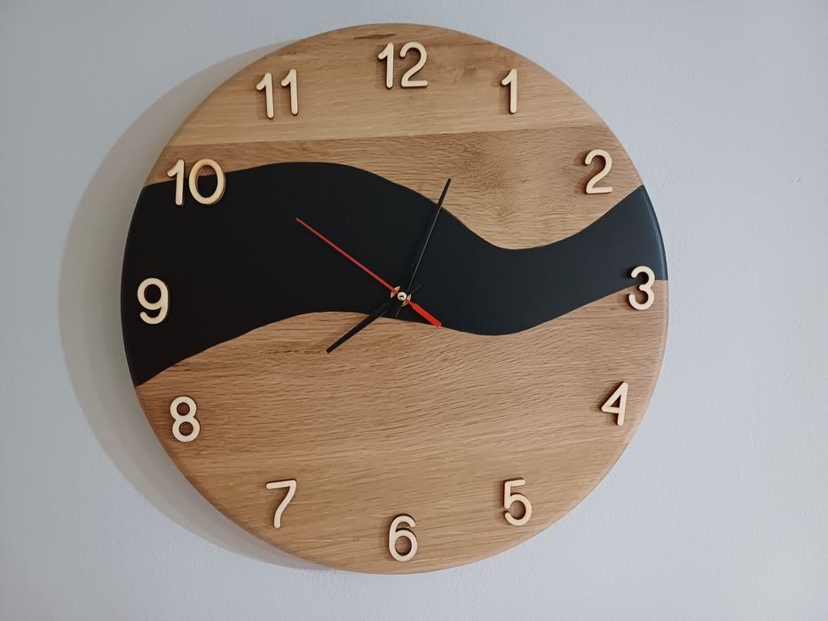 Стенен часовник от дърво и епоксидна смола