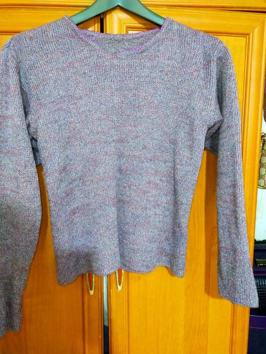 Вязаный свитер лавандового цвета